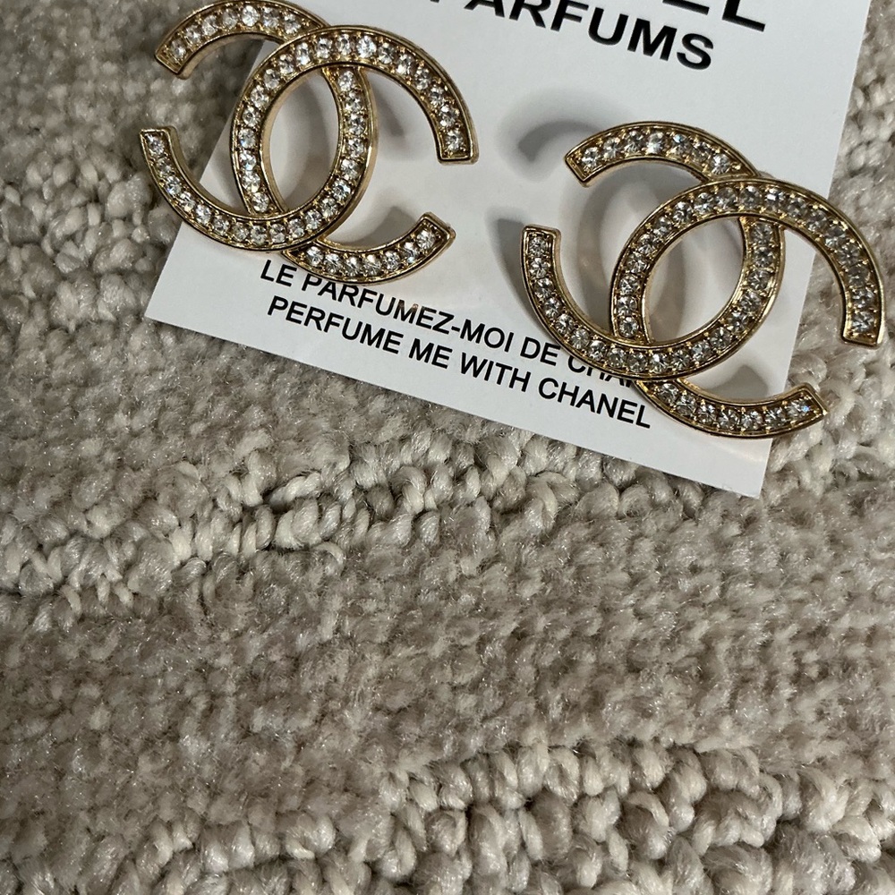 Chanel Black and White Beautiful Bundle - Picture 2 of 16